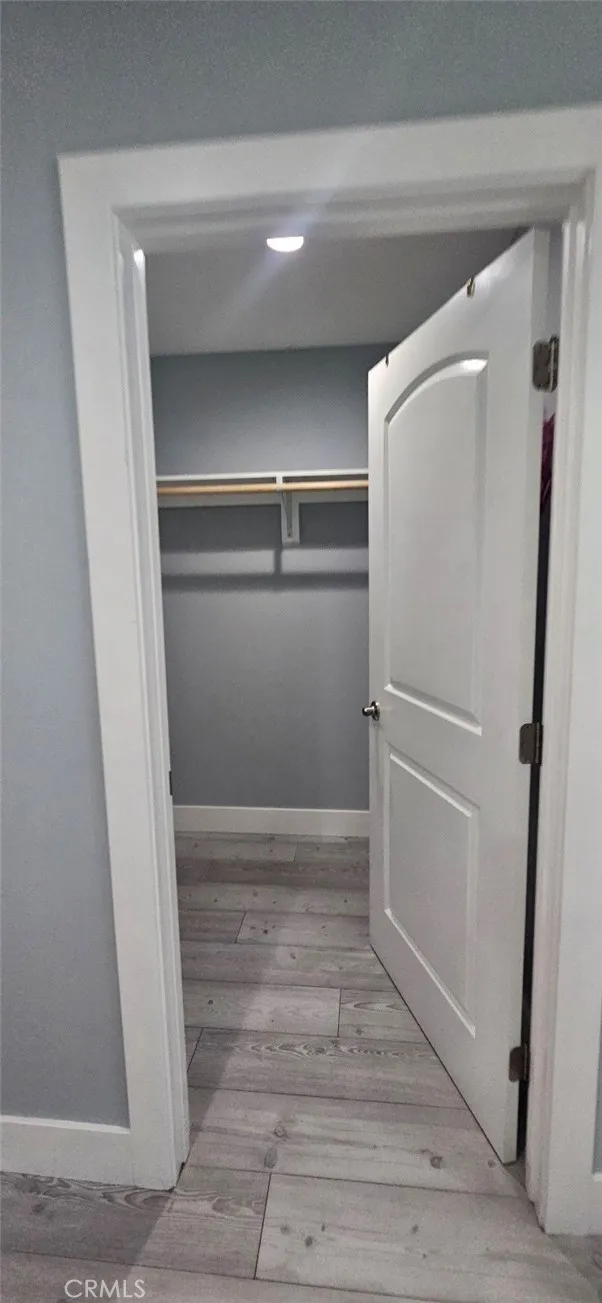 1662 E 60th Los Angeles, CA 90001