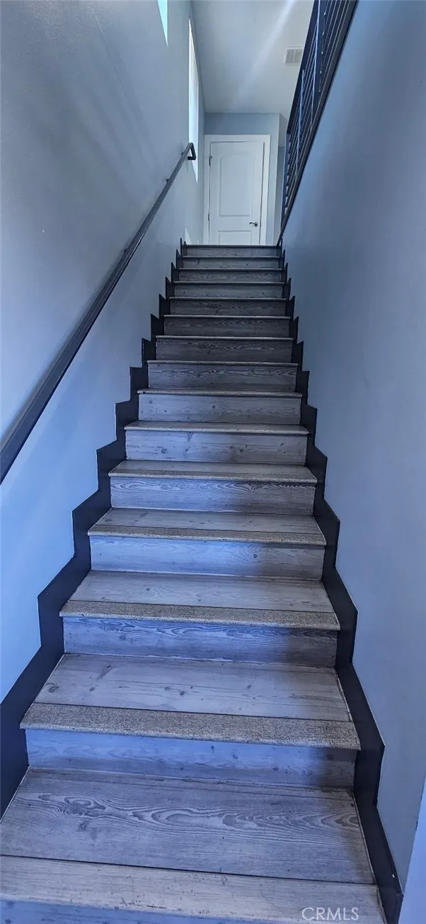1662 E 60th Los Angeles, CA 90001
