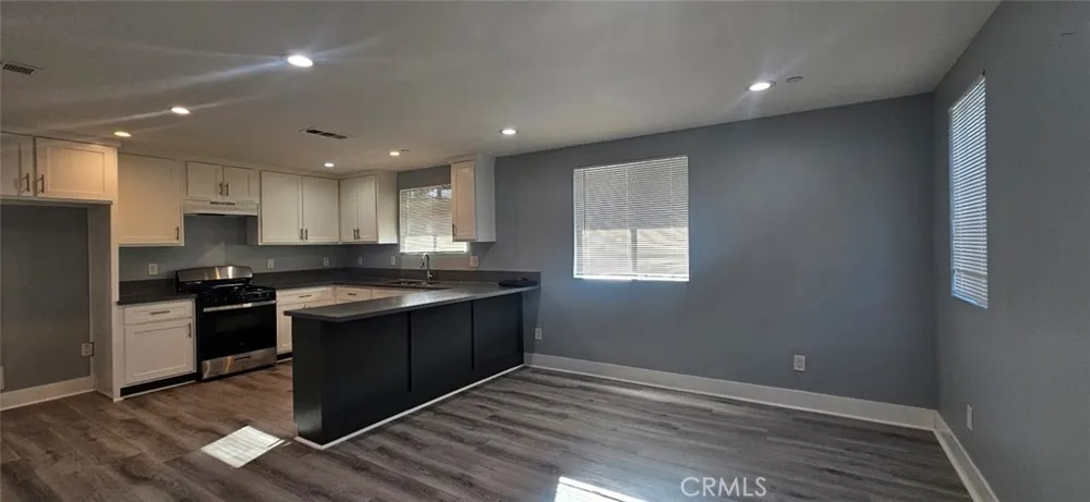 1662 E 60th Los Angeles, CA 90001