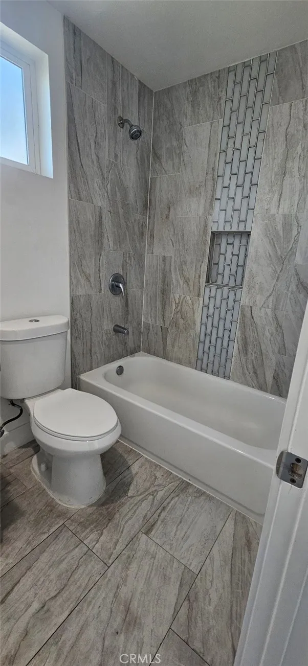 1662 E 60th Los Angeles, CA 90001