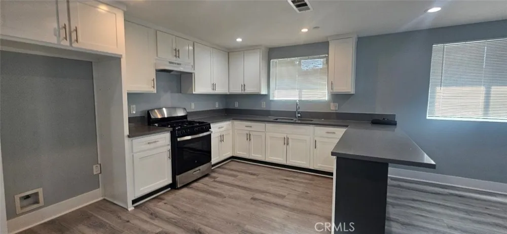 1662 E 60th Los Angeles, CA 90001