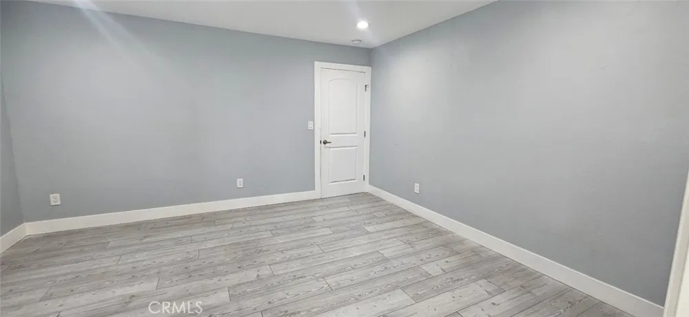 1662 E 60th Los Angeles, CA 90001