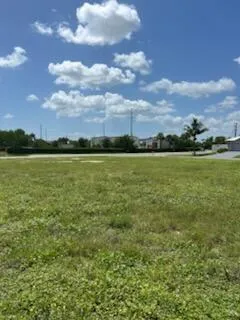 824 NE 23rd Terrace Cape Coral, FL 33909