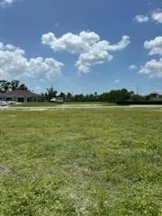 824 NE 23rd Terrace Cape Coral, FL 33909