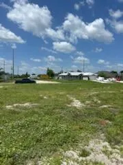 824 NE 23rd Terrace Cape Coral, FL 33909