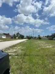 824 NE 23rd Terrace Cape Coral, FL 33909
