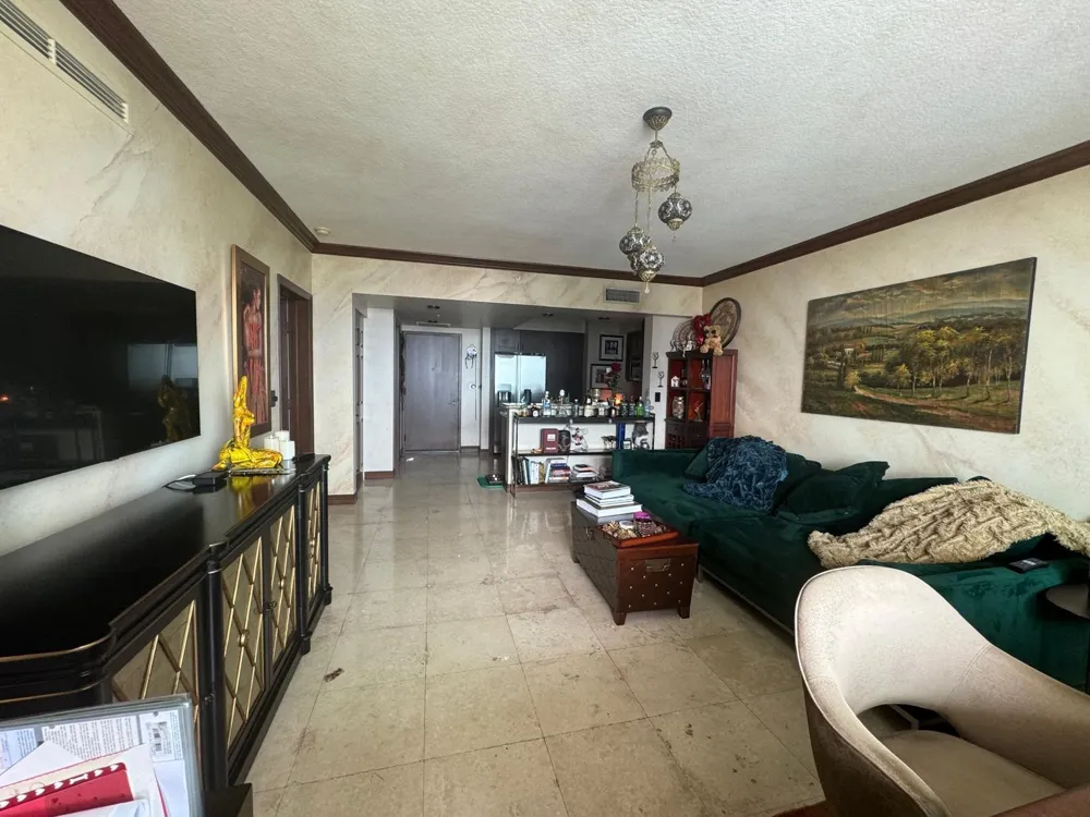 1755 E Hallandale Beach Boulevard #2104e 
