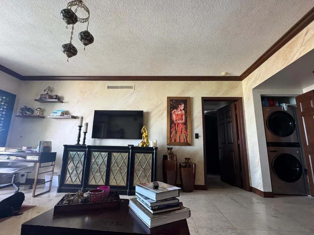 1755 E Hallandale Beach Boulevard #2104e 