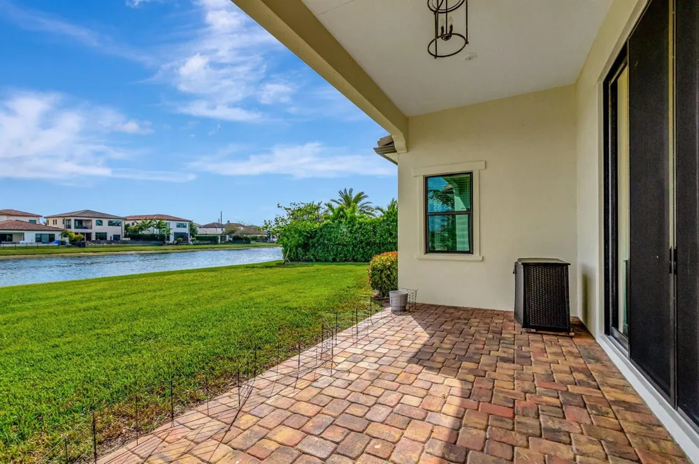 8212 Grand Prix Lane Boynton Beach, FL 33472