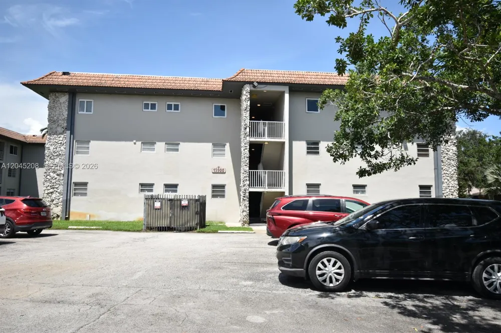 13900 Lake Placid Ct #A24 Miami Lakes, FL 33014