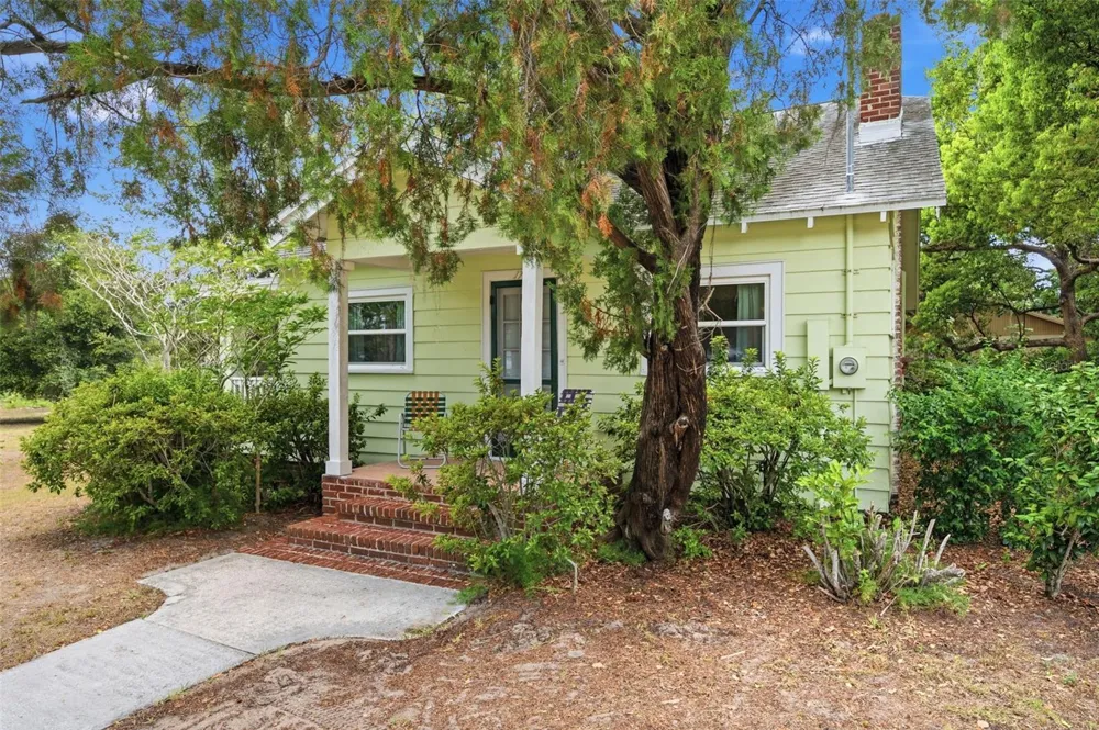 1747 APACHE TRAIL Clearwater, FL 33755