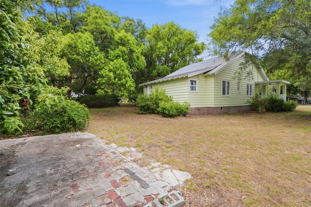 1747 APACHE TRAIL Clearwater, FL 33755
