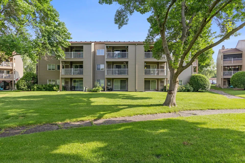 1225 Ferndale Street #B9 Maplewood, MN 55119