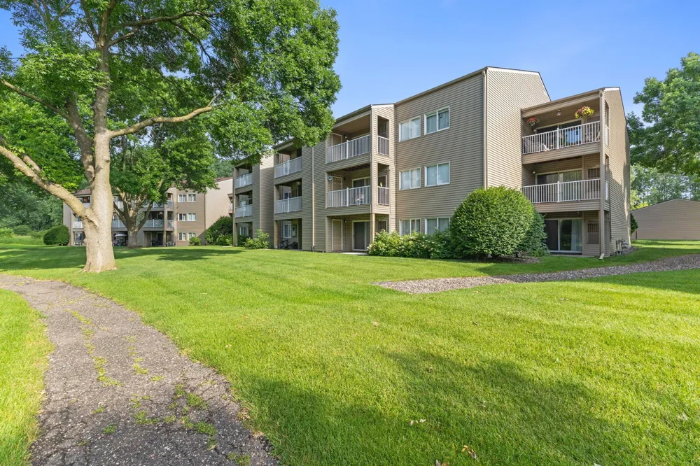 1225 Ferndale Street #B9 Maplewood, MN 55119