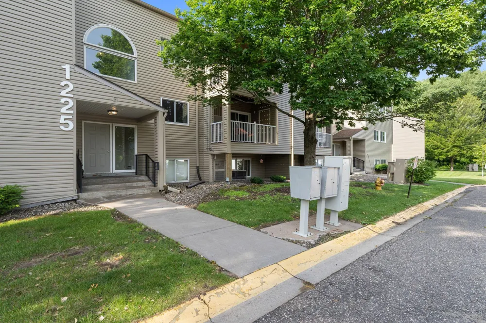 1225 Ferndale Street #B9 Maplewood, MN 55119