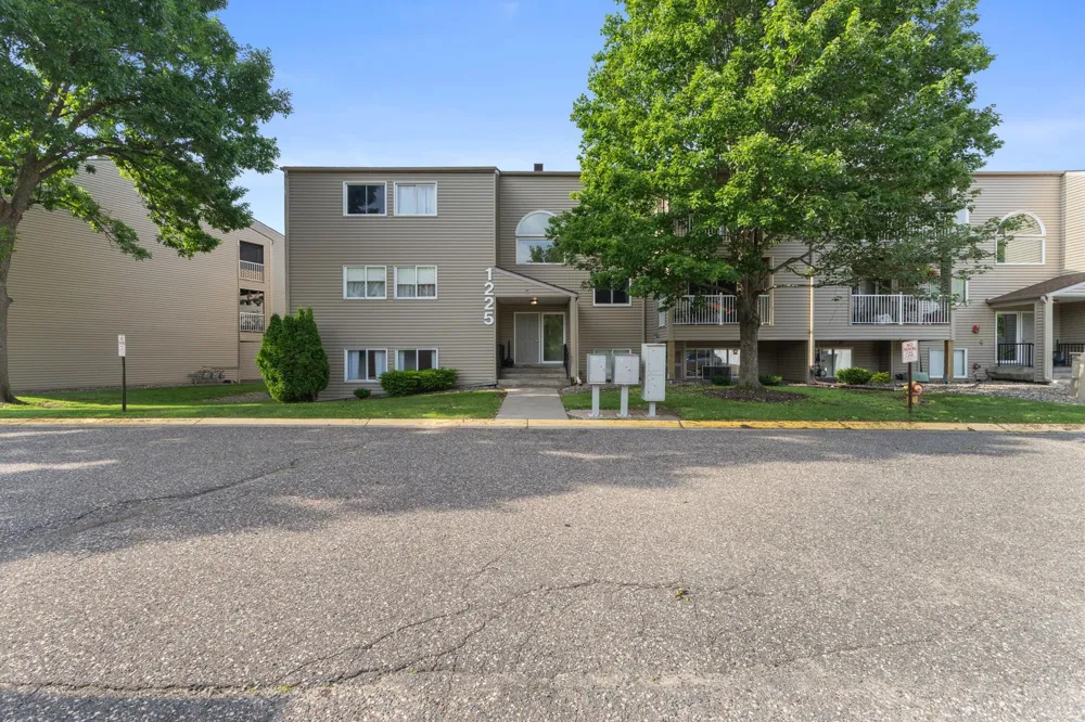 1225 Ferndale Street #B9 Maplewood, MN 55119
