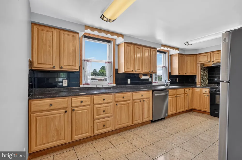 1100 SURREY ROAD Philadelphia, PA 19115