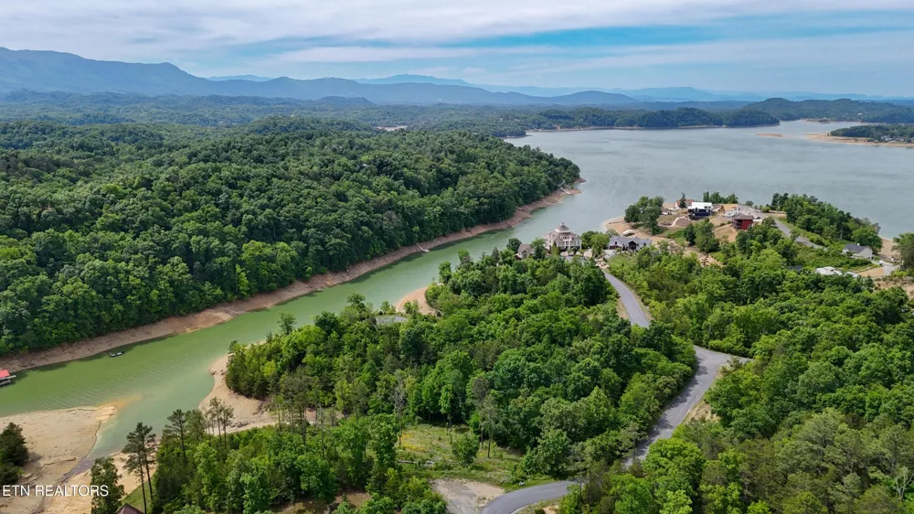 25 Stone Bridge Drive Dandridge, TN 37725