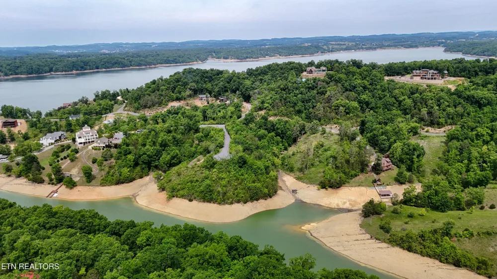 25 Stone Bridge Drive Dandridge, TN 37725