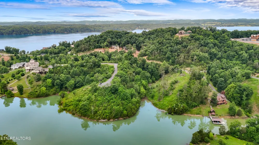 25 Stone Bridge Drive Dandridge, TN 37725