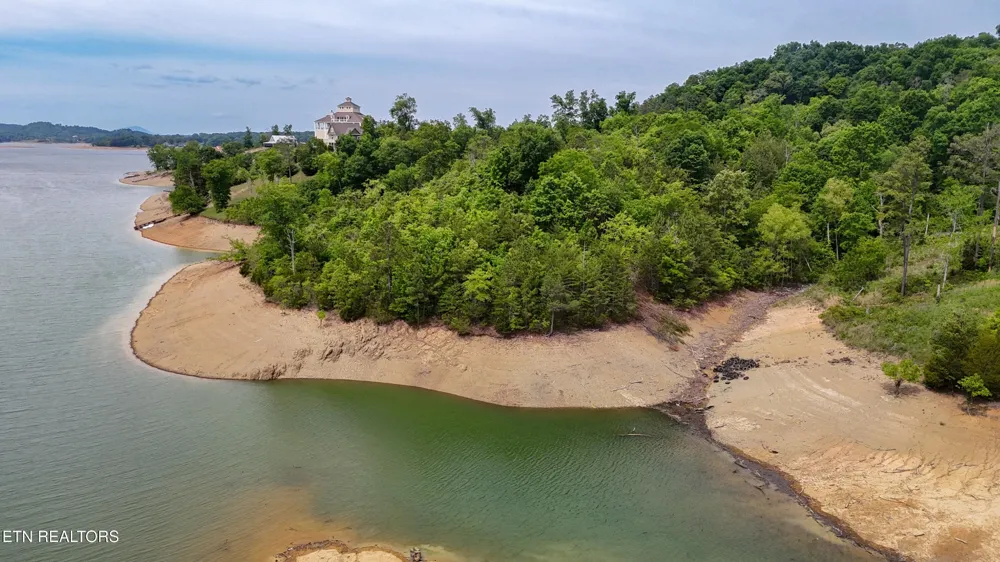 25 Stone Bridge Drive Dandridge, TN 37725