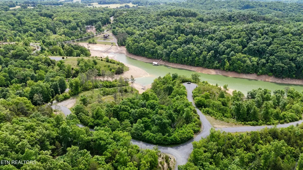 25 Stone Bridge Drive Dandridge, TN 37725