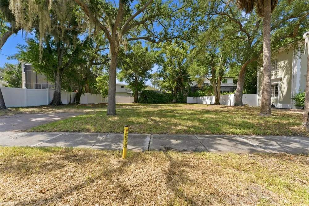 5010 W AZEELE STREET Tampa, FL 33609