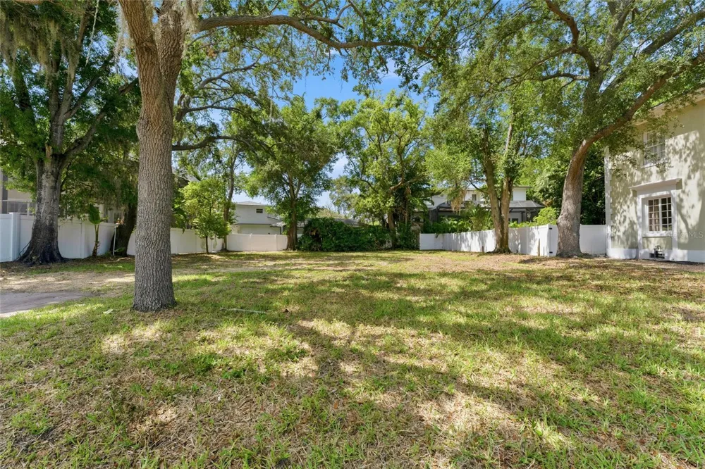 5010 W AZEELE STREET Tampa, FL 33609