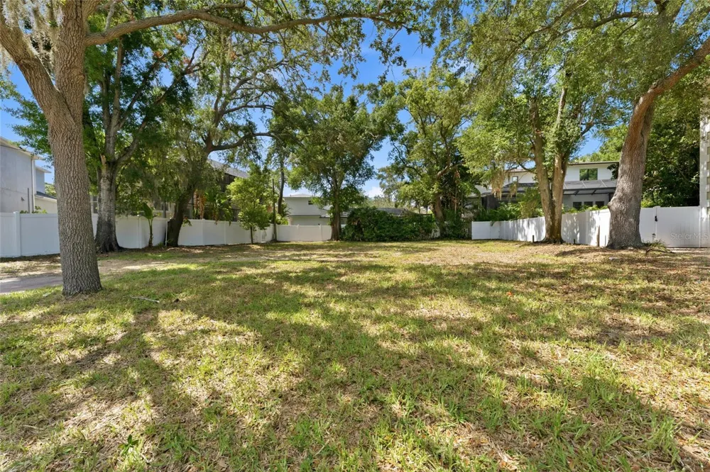 5010 W AZEELE STREET Tampa, FL 33609