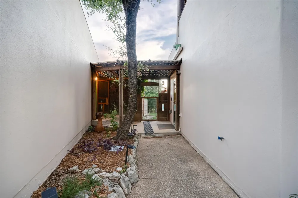 8300 Lime Creek Road Volente, TX 78641
