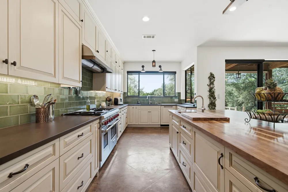 8300 Lime Creek Road Volente, TX 78641