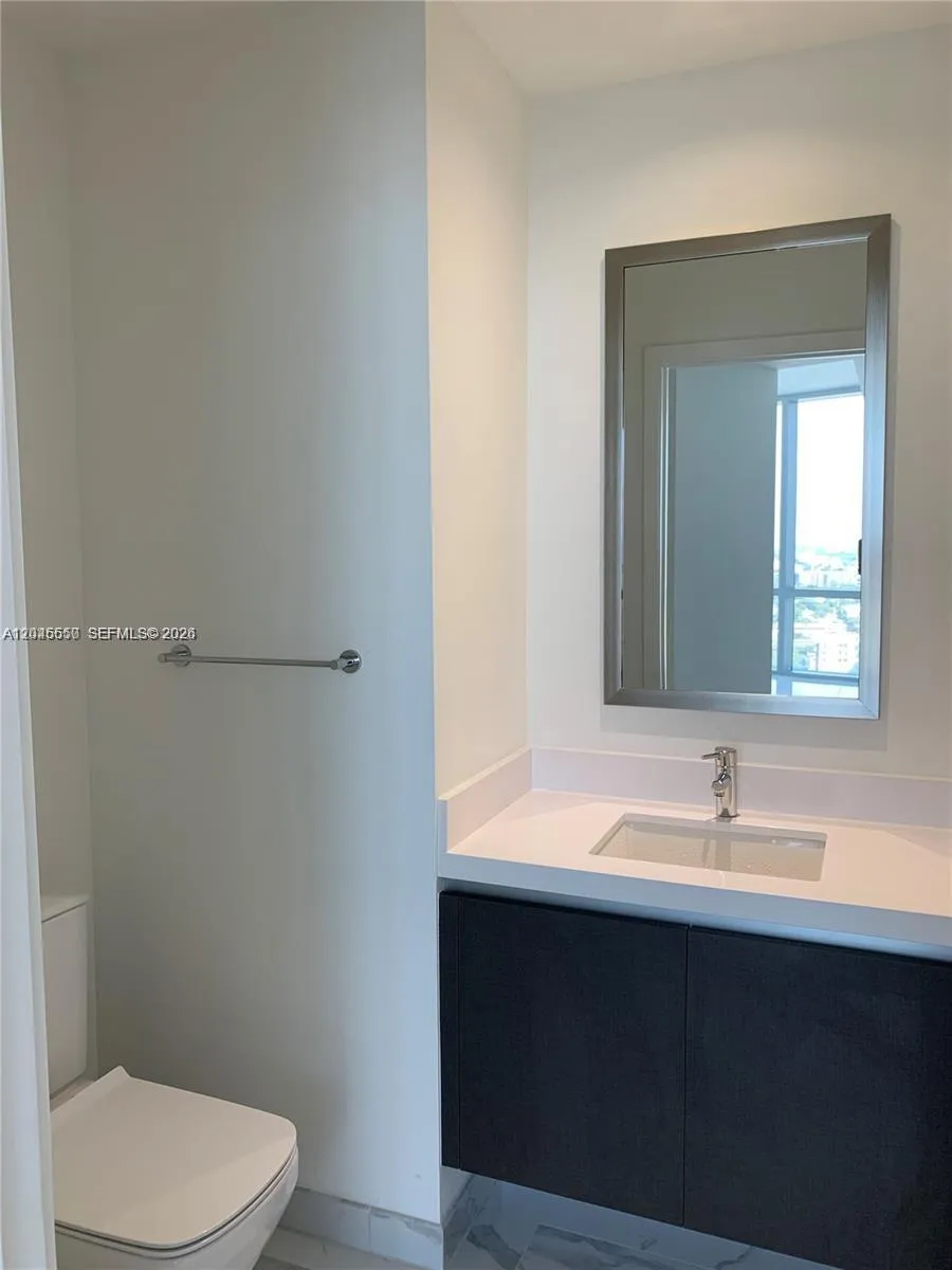 851 NE 1st Ave #2702 Miami, FL 33132