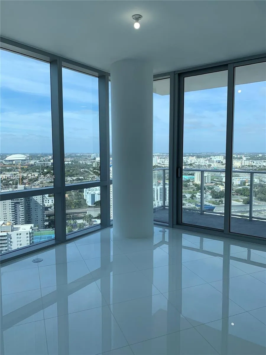 851 NE 1st Ave #2702 Miami, FL 33132