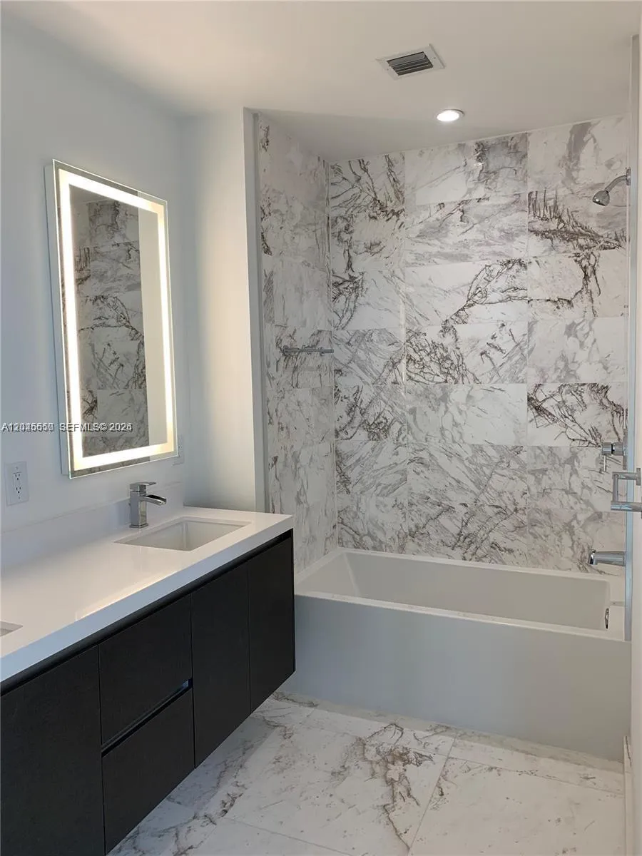 851 NE 1st Ave #2702 Miami, FL 33132