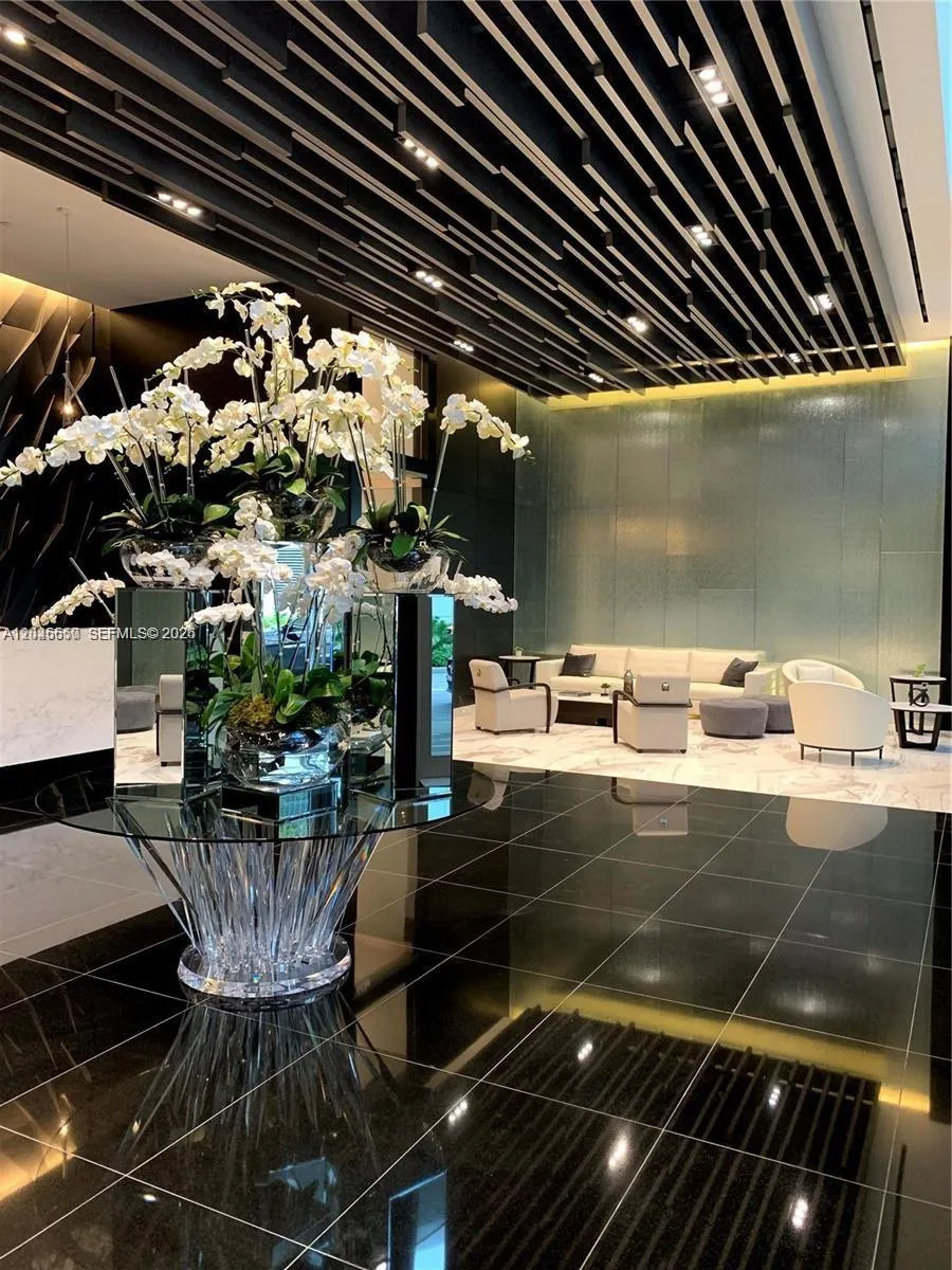 851 NE 1st Ave #2702 Miami, FL 33132