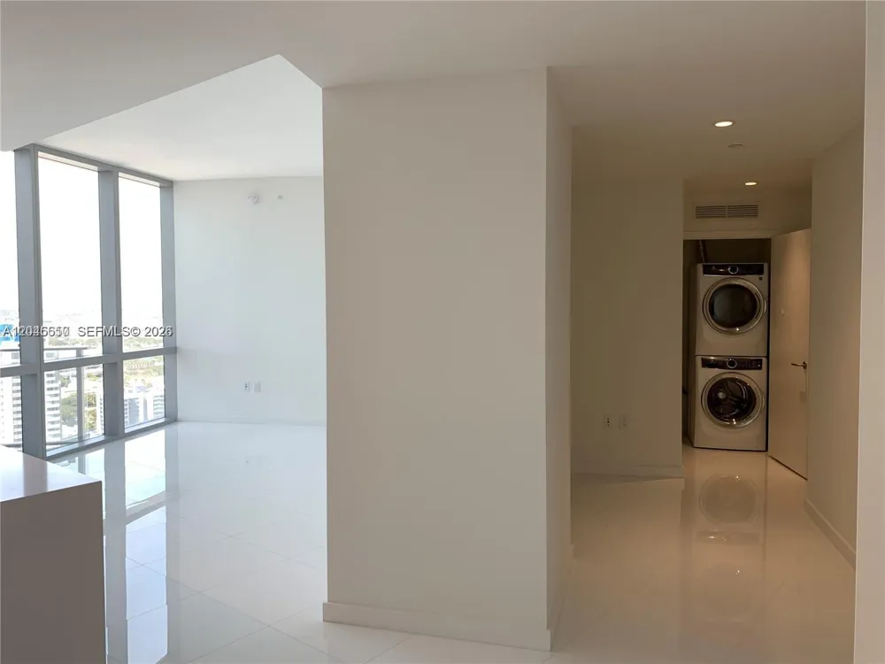851 NE 1st Ave #2702 Miami, FL 33132