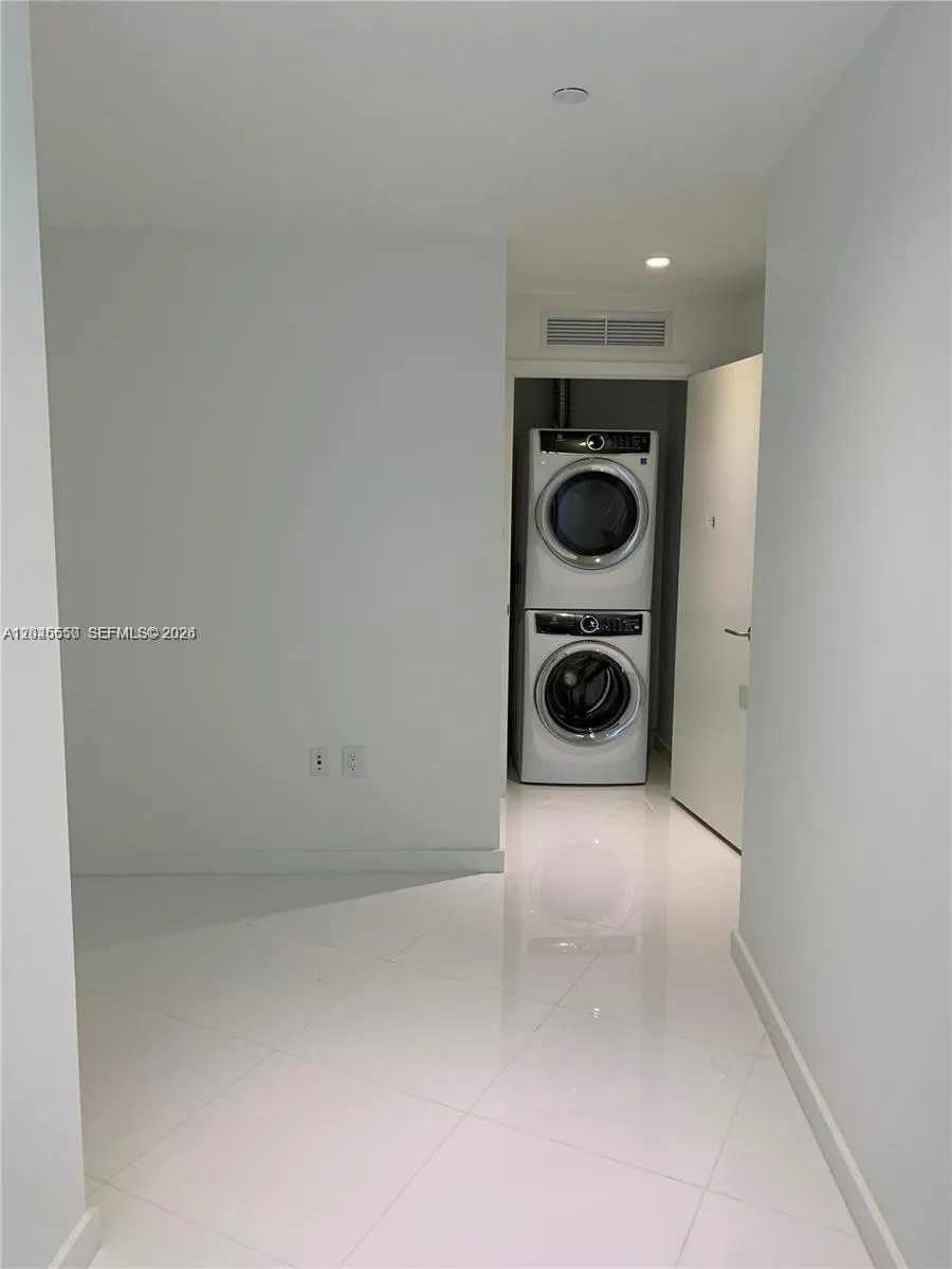 851 NE 1st Ave #2702 Miami, FL 33132