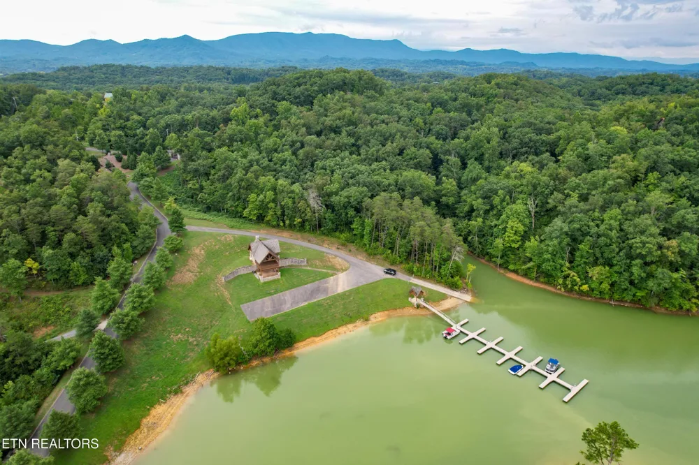 26 Stone Shr Way Dandridge, TN 37725