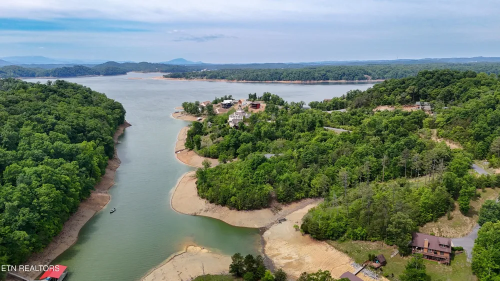 26 Stone Shr Way Dandridge, TN 37725
