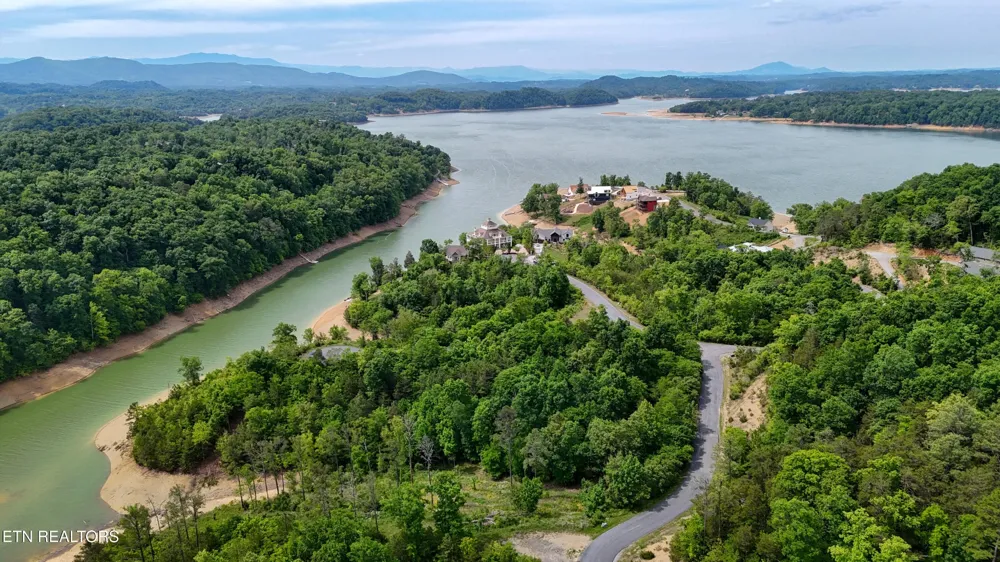 26 Stone Shr Way Dandridge, TN 37725