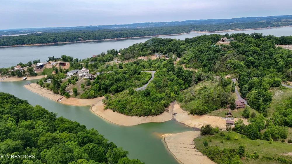 26 Stone Shr Way Dandridge, TN 37725