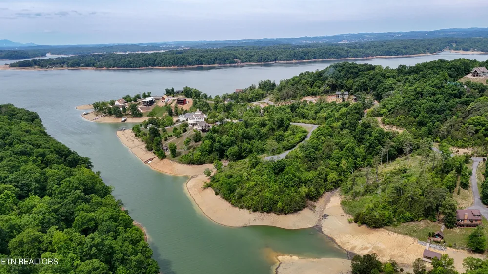 26 Stone Shr Way Dandridge, TN 37725