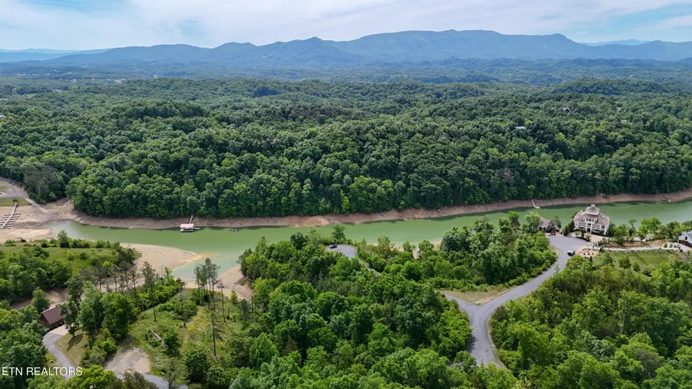 26 Stone Shr Way Dandridge, TN 37725