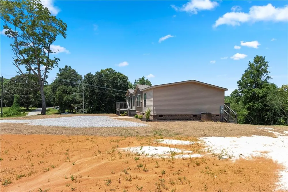 654 Robertson Loop Road Clarkesville, GA 30523
