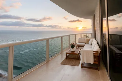 15901 Collins Ave #2502