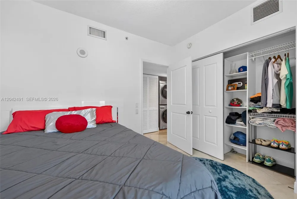 480 NE 30th St #1807 Miami, FL 33137