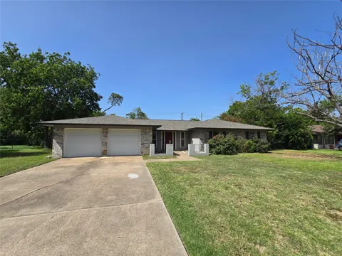 205 E Cherokee Drive