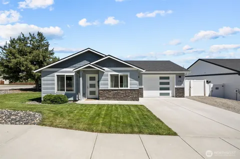 576 SEBASTIAN WAY