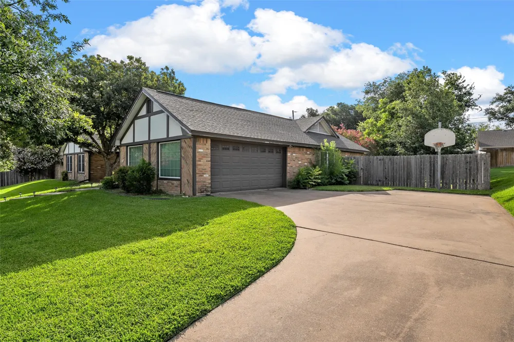 8202 Whippoorwill Drive Woodway, TX 76712