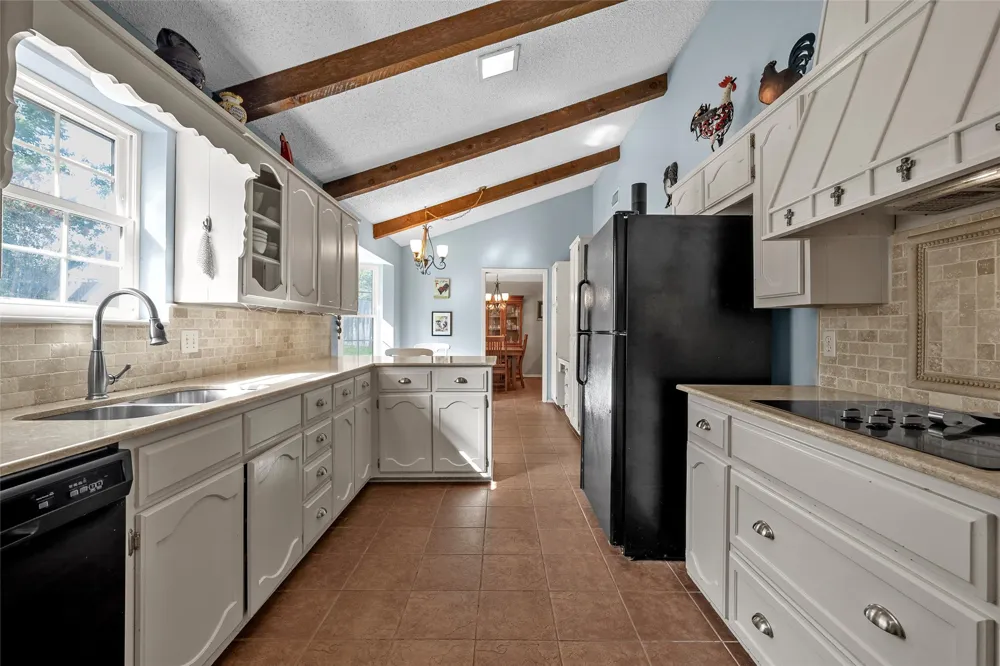 8202 Whippoorwill Drive Woodway, TX 76712